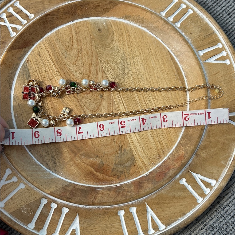 Avon Studio 1886 Pearly Wrapped Necklace NEW dangling Christmas charms - Picture 8 of 13